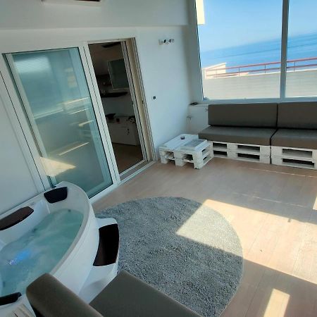 Seafront Suites Бари Екстериор снимка