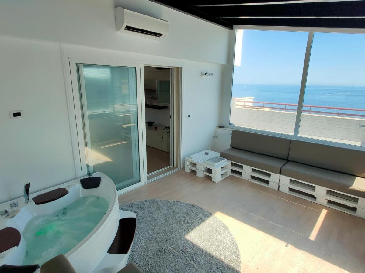 Seafront Suites Бари Екстериор снимка