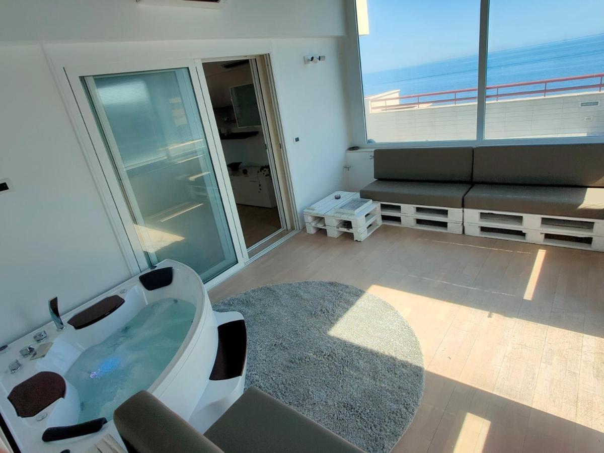 Seafront Suites Бари Екстериор снимка