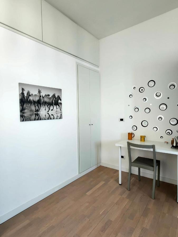 Seafront Suites Бари Екстериор снимка