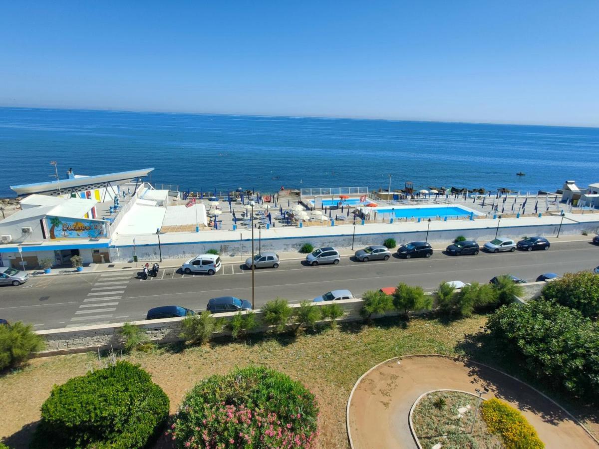 Seafront Suites Бари Екстериор снимка